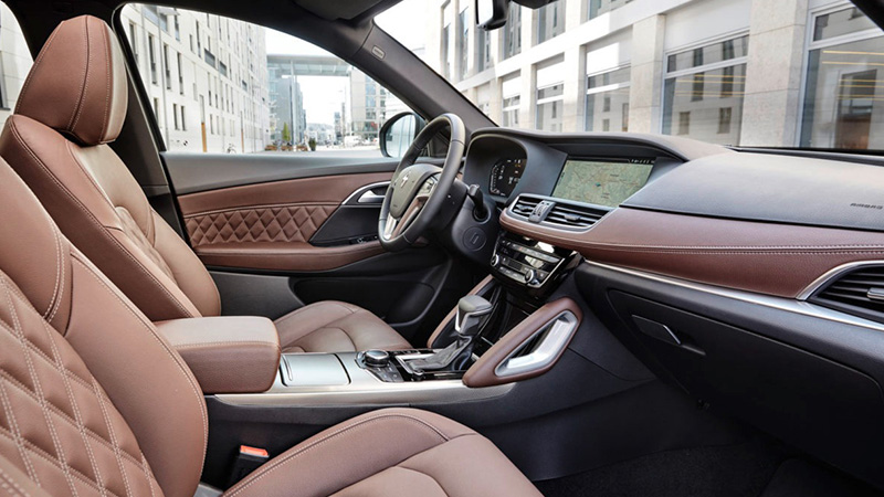 فضای داخل کابین بورگوارد بی ایکس 7